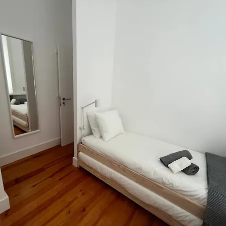 Pensao Neves Bed & Breakfast *